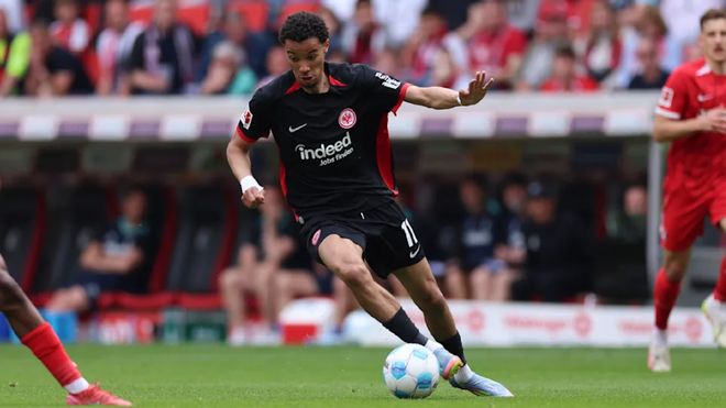 德媒：法蘭克福欲售?；倏耍瑯?biāo)價(jià)1億歐，利物浦有意接手。