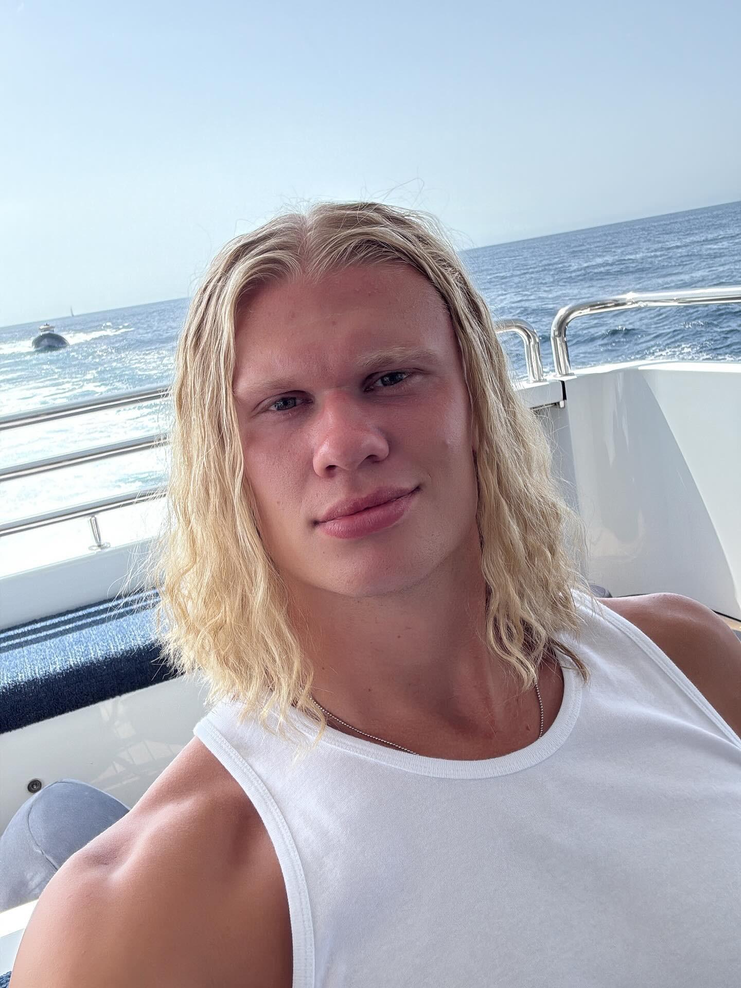 哈蘭德25歲生日自拍，半途奔五，勿嘲發(fā)型