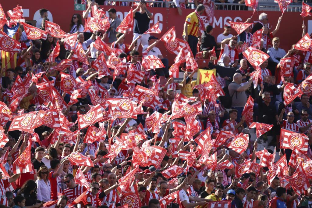 馬卡：赫羅納曼城恢復(fù)轉(zhuǎn)會，期待引進(jìn)球員。