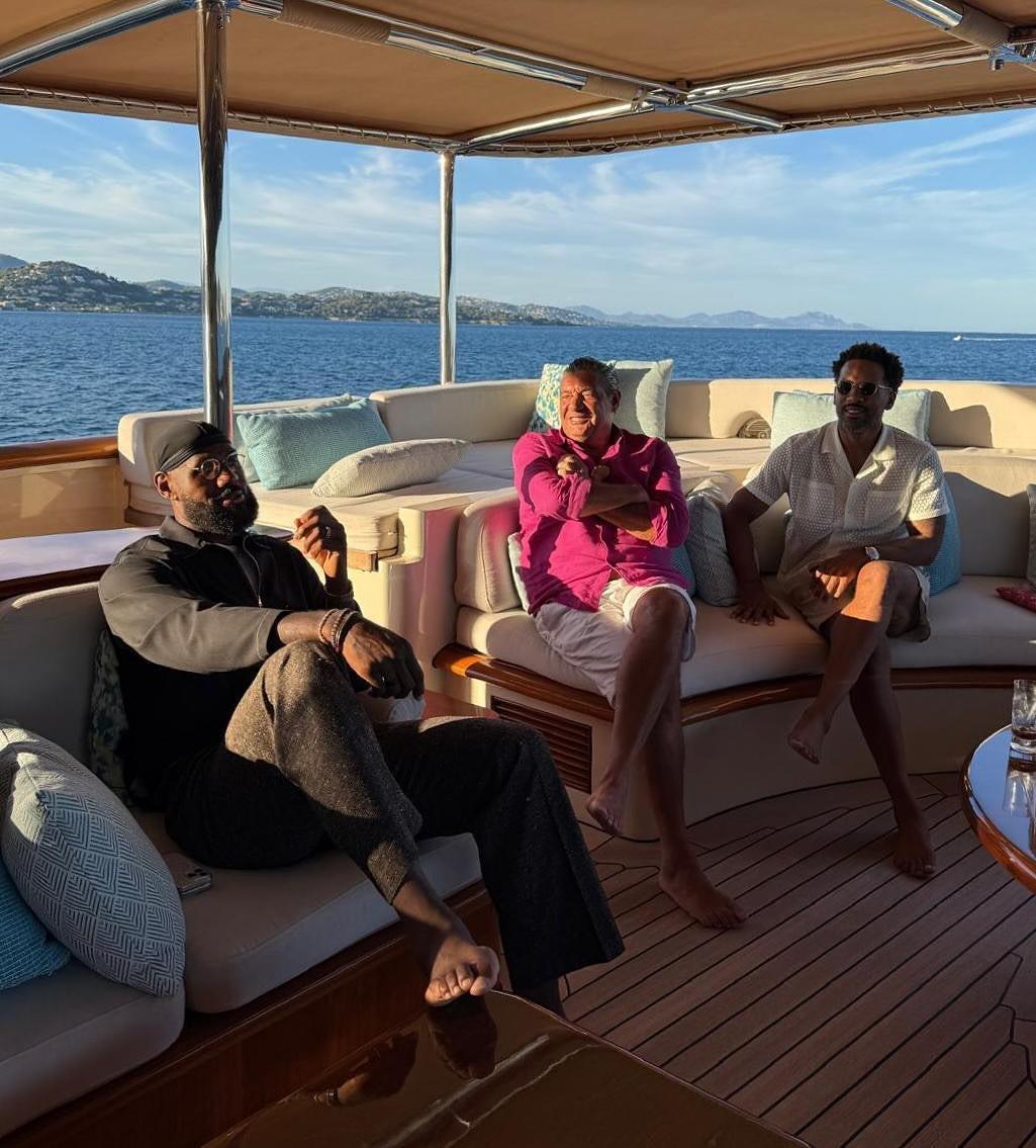 約基奇經(jīng)紀(jì)人同游與詹姆斯，夏時共謀明年計劃