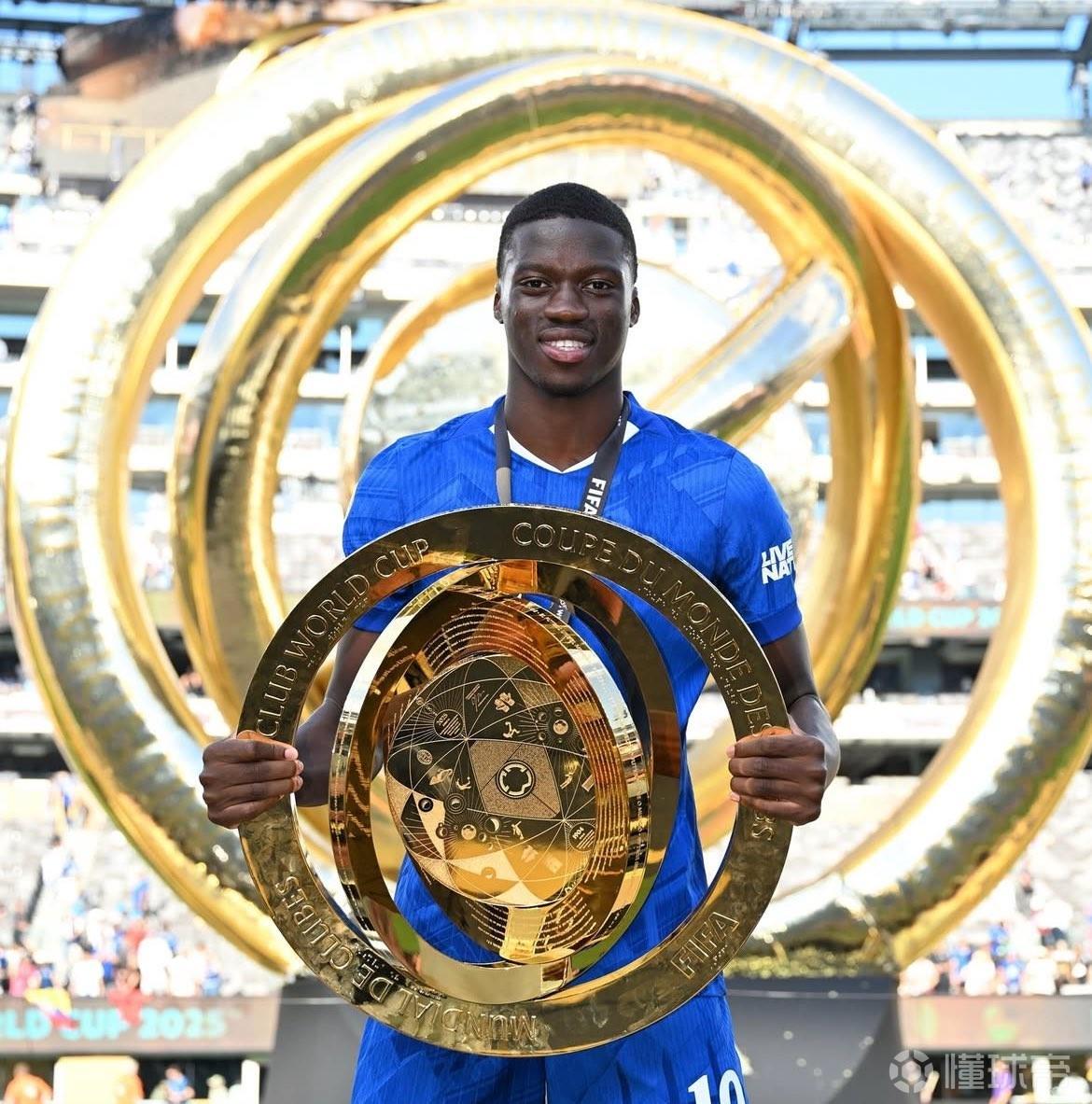 電訊報(bào)：切爾西提前購(gòu)薩爾，適應(yīng)并降轉(zhuǎn)會(huì)費(fèi)。