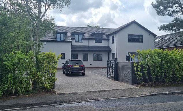 伊薩克搬家，因被盜兩次，與利物浦加盟無關(guān)。