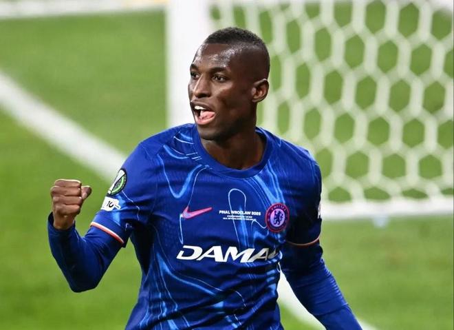 記者：拜仁有意雅克松，租借操作。