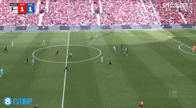 勒沃庫森失兩球，滕哈赫場邊不滿。