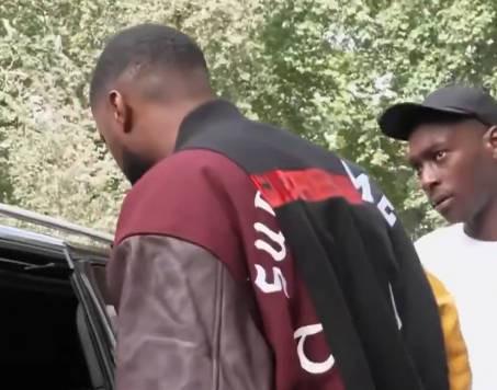 穆阿尼完成體檢，與熱刺技術(shù)總監(jiān)離開(kāi)。