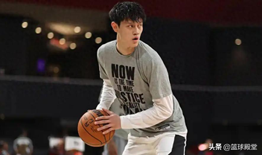 籃網(wǎng)單剩雙向合同，曾凡博留隊(duì)難，回CBA或可考慮！