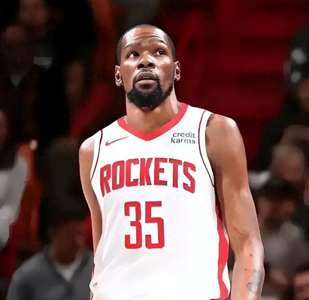 現(xiàn)役NBA五人成隊(duì)史第一人，未退役已封神！