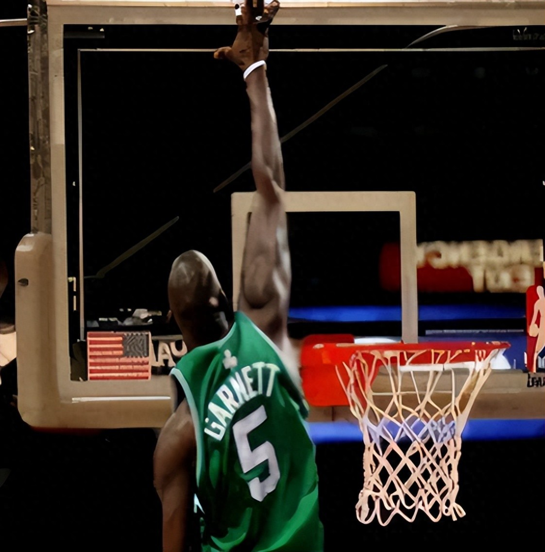 信，NBA四人近籃極強(qiáng)，詹姆士上榜